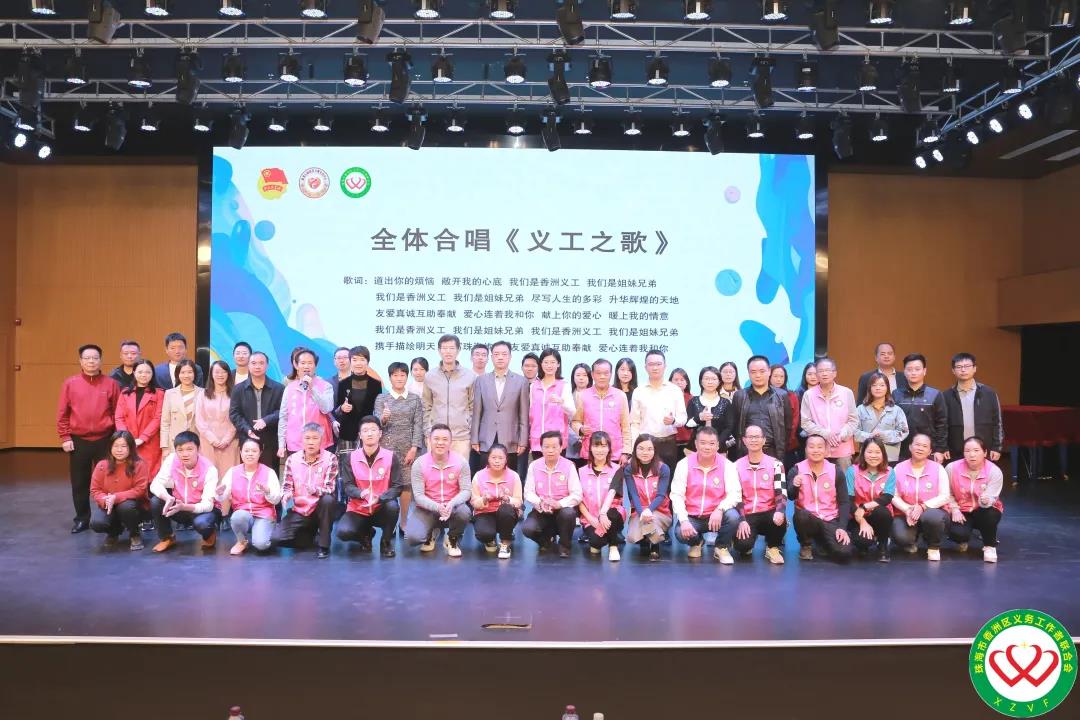贝博艾佛森显示，“屏” 显爱心